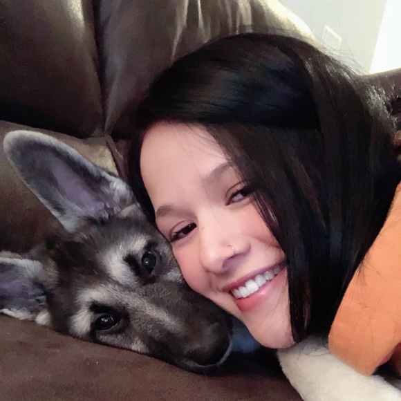 Meet your Posher, Erika ⭐️ - Picture 5 of 5